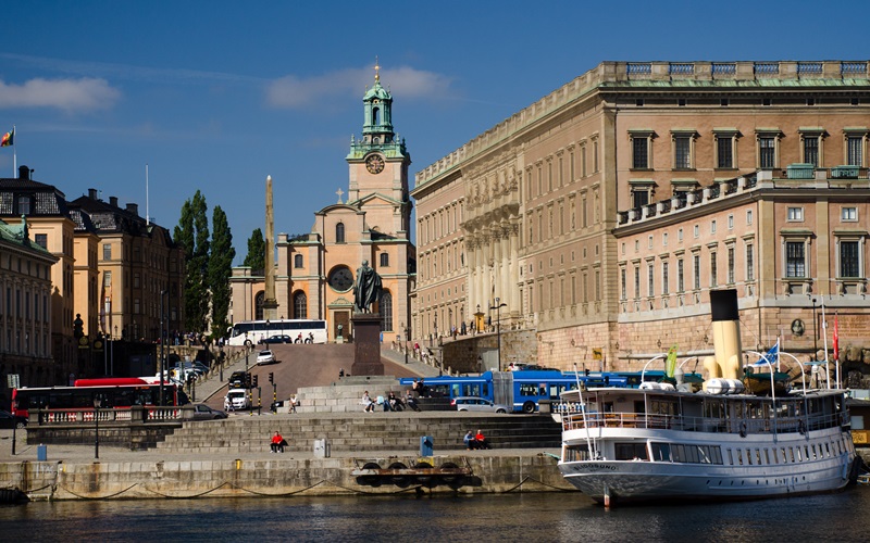 102_kikotoi_eletkep_a_Dommal_es_a_Palotaval