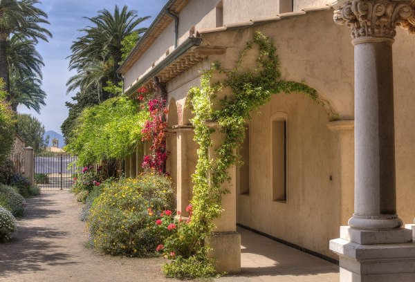 kolostorudvar_HDR_small