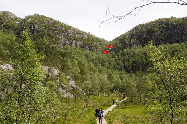 kis_piheno_a_kovetkezo_roham_elott_a_Preikestolennel_small jelölt