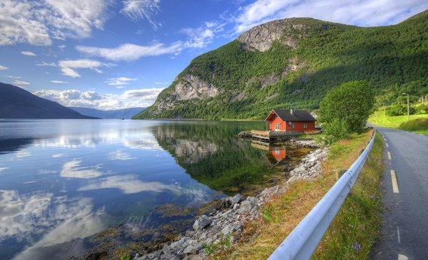 hazikonk_a_fjordnal_a_tulajnak_elküldeni_HDR_small