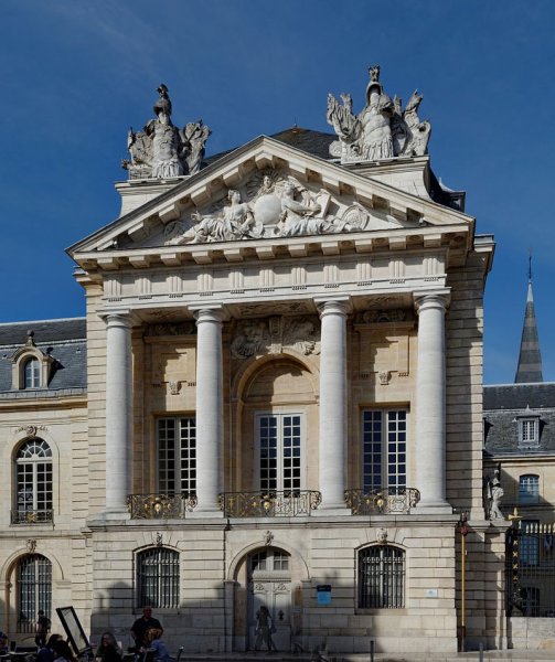 Dijon_Palais_des_Ducs_de_Bourgogne_02
