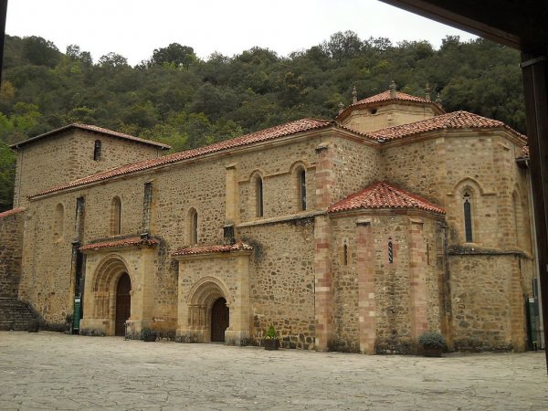 Monasterio_SToribio_Liebana_01