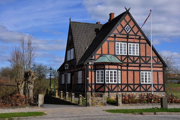 One_of_the_oldest_Houses_in_Christiansfeld_(5628355457)