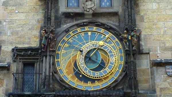 astronomical-clock-475445_640
