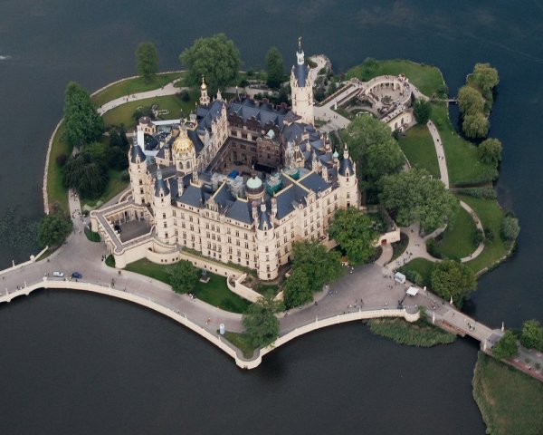schweriner-schloss-981ba129-5574-4a0a-8dd5-86ee7fbb940d