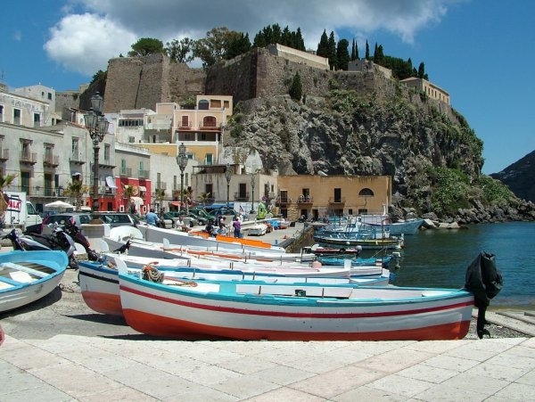 Lipari_Sizilien_Hafen