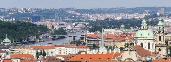 004_Praga_haztetői_es_a_Moldva_small másolat