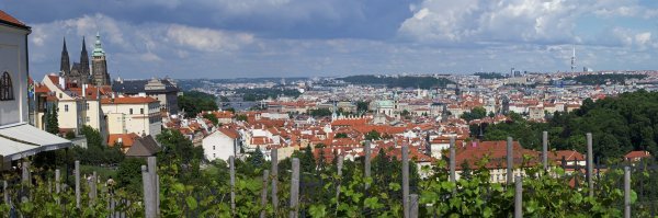 008_Pragai_panoráma_a_dombról_small másolat