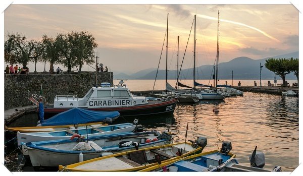 055_csonakok_es_rendorseg_small_kicsik