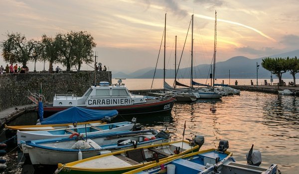 055_csonakok_es_rendorseg_small_kicsik