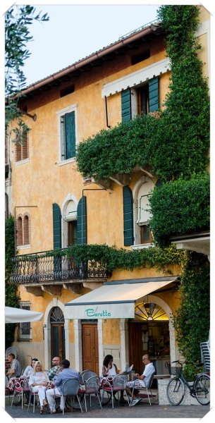 056_restaurant_egy_kisvarosban_small_kicsik