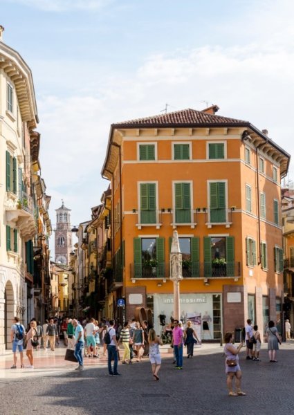 003_veronai_utcakep_eled_a_nep_kicsik