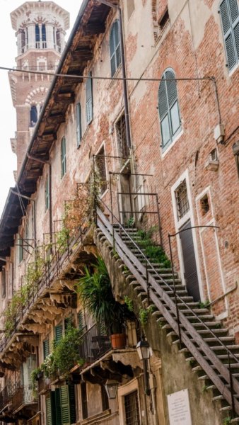 023_lepcsok_veronaban_kicsik