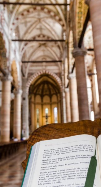 025_templom_es_a_konyv_kicsik