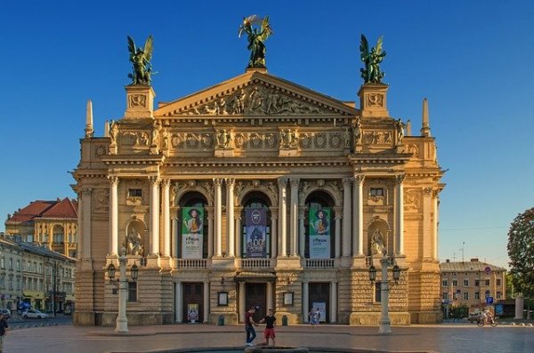opera-1667284_640