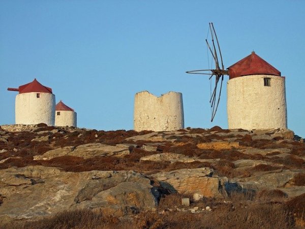 windmills-593480_640