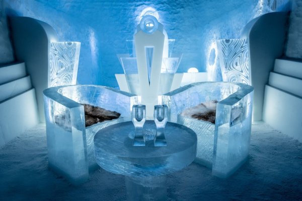 deluxe-suite-once-upon-a-time-icehotel-2017-1400x932