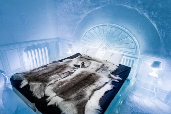 deluxe-suite-the-victorian-apartment-icehotel-365-1400x932