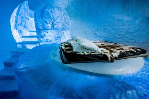 deluxe-suite-wishful-thinking-icehotel-2017-1400x932