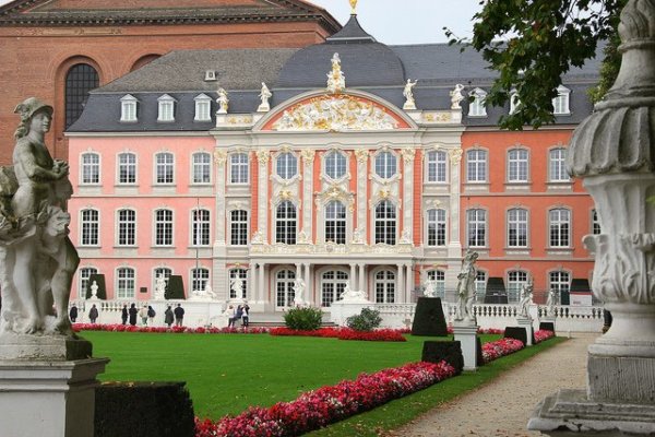 15444913571_d447a25dd8_z