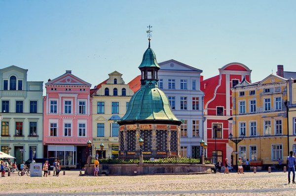 21369939692_91d69824d5_z