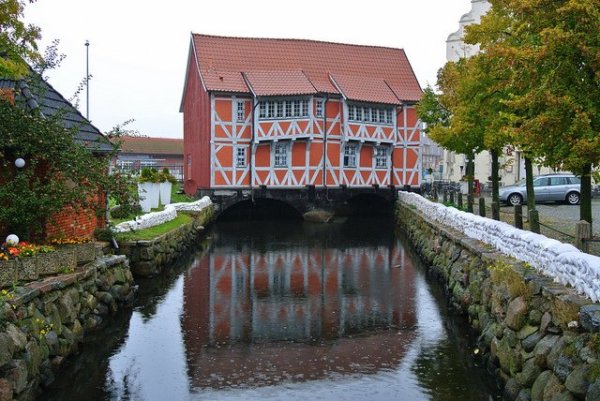 22436992057_1a09f3cf49_z