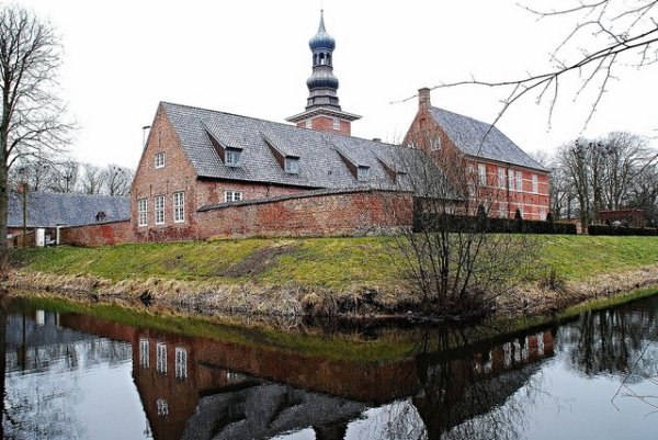 25678946450_4479930839_z