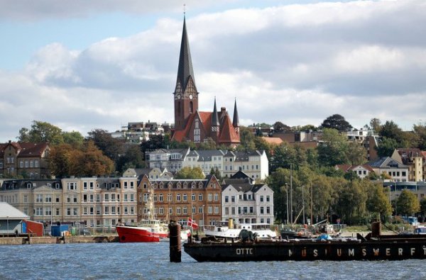 8244921396_cc4078a44a_z