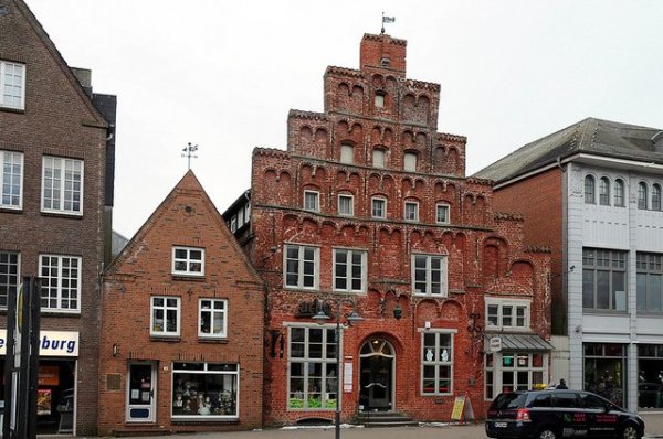 8570102233_b44d10a522_z