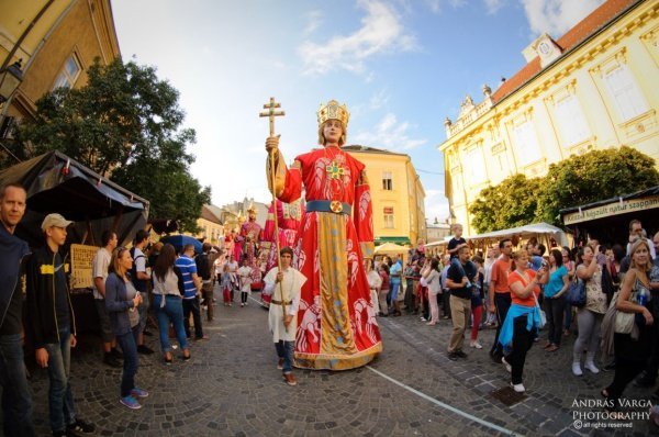 Fehérvári_királyok_menete06_kicsik